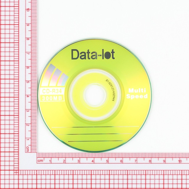 標準の約1.6倍、容量300MBの特殊な「高密度8センチCD-R」（容量300MB