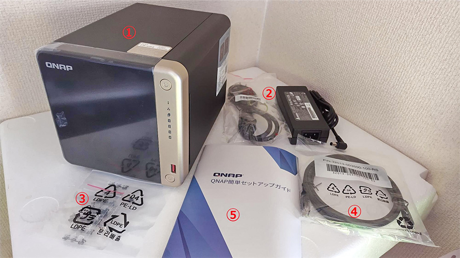 QNAP NAS初期セットアップ パッケージの内容物とHDDの装着について