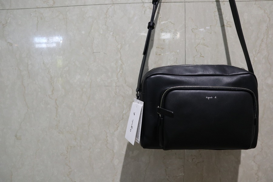 agnes b/アニエスベー】よりレザーショルダーバッグが入荷致しました