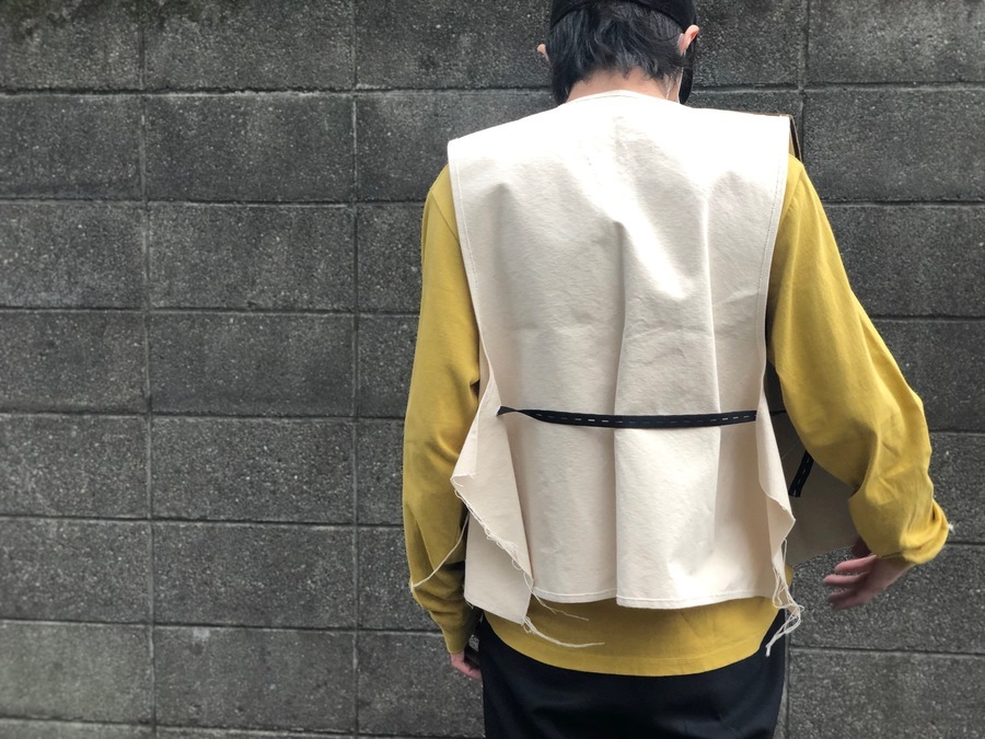 CAMIEL FORTGENS/カミエルフォートヘンス】からベロアベストのご紹介