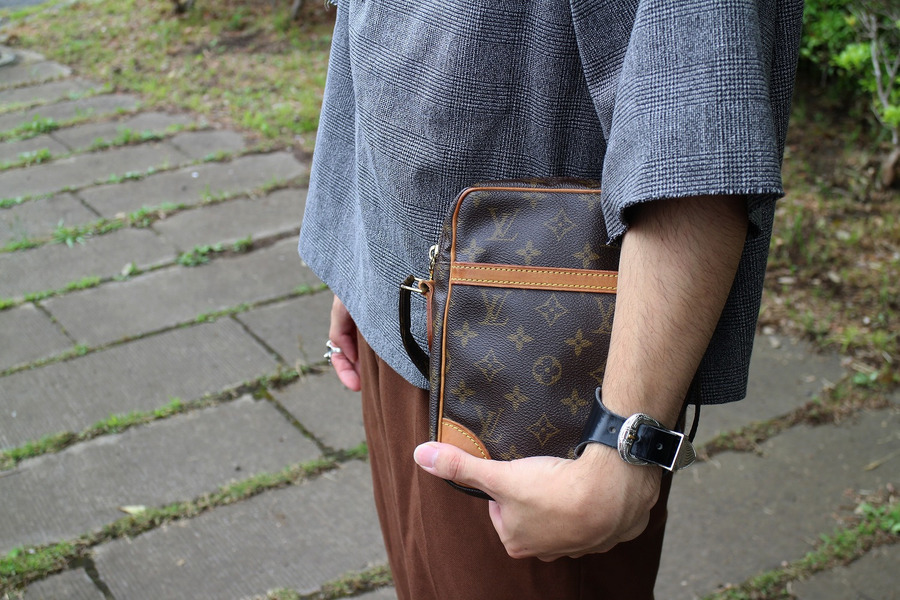 クロスボディバッグ LOUIS VUITTON ダヌーブのご紹介です☆[2019.06.09
