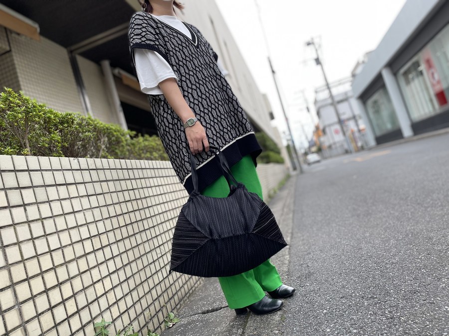 人と被らないバッグ！？【PLEATS PLEASE/プリーツプリーズ】より