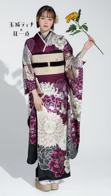 玉城ティナ × 紅一点の振袖-紫|成人記念の新作振袖ご紹介