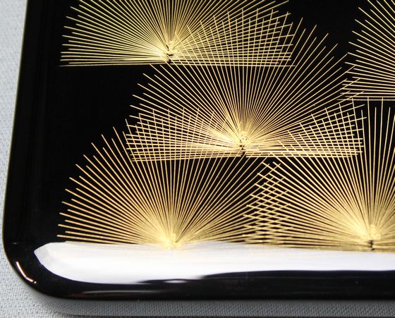 三段重箱 寿松沈金（平台付） 429,000円（税込） | 輪島塗の塗師屋