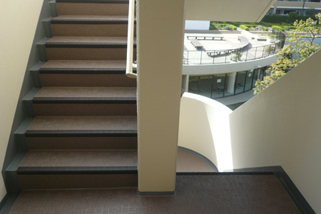 RAステップ6W | 製品情報 | タキロンマテックス株式会社 [床材改修]