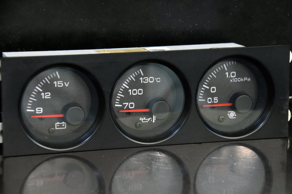 田中オートサービス BNR32純正3連メーターの表示を実用的スケールを変更