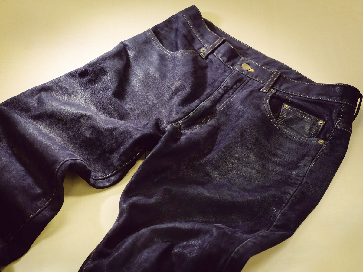 ジーンズなのにレザー? クシタニ エクスプローラージーンズ - バイク
