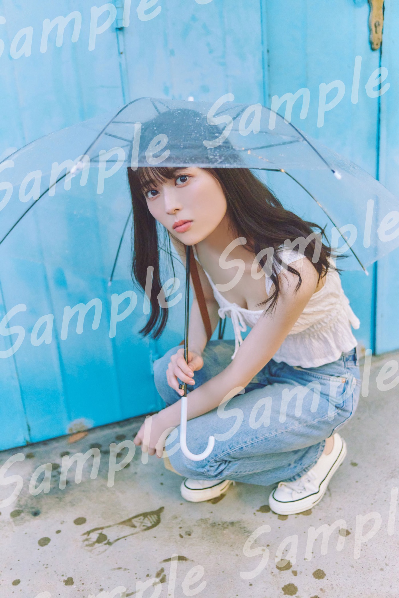 乃木坂46岩本蓮加1st写真集『いたずらな風』より、視線が