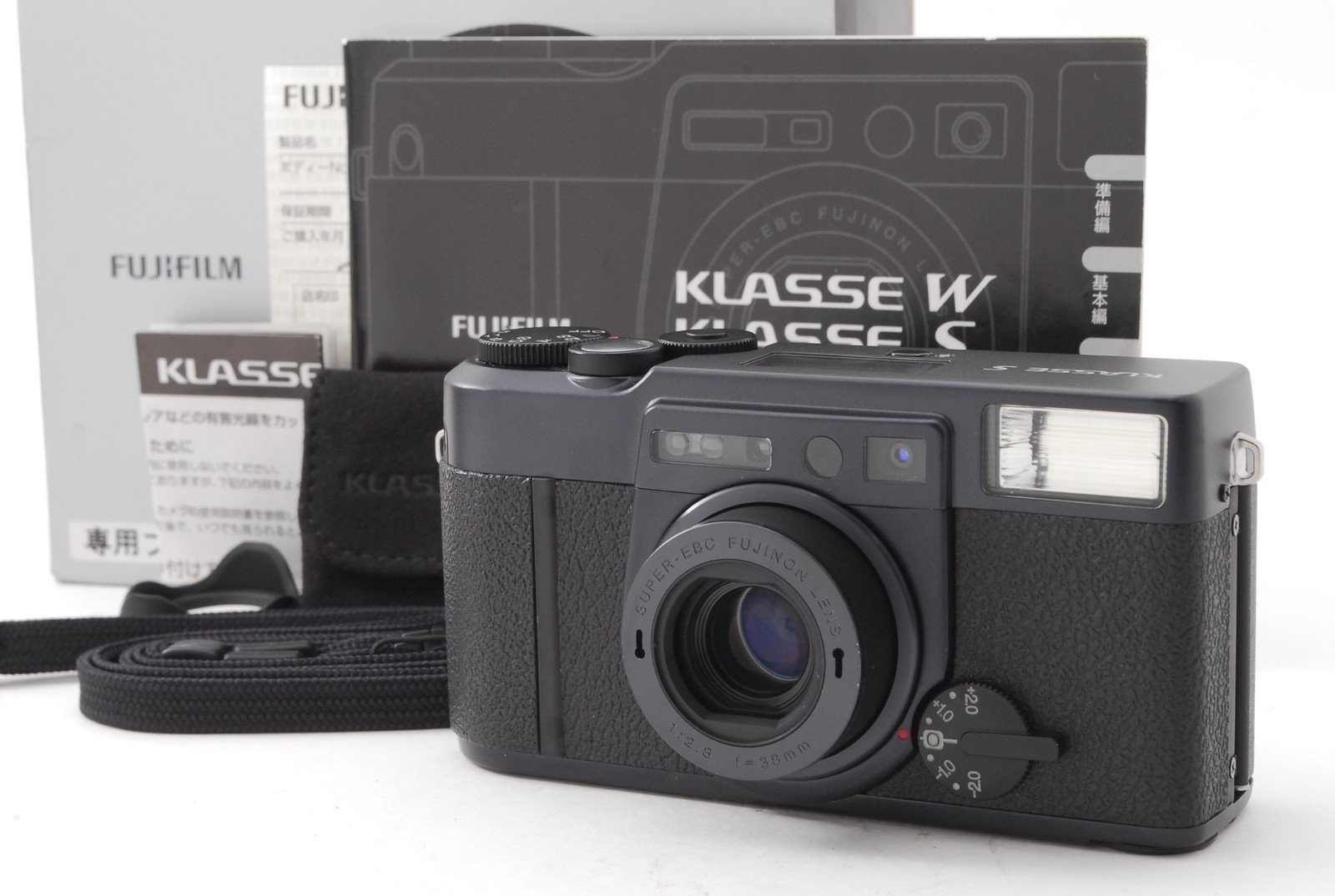 This Fujifilm Klasse S is Worth Adding to Your Premium Compact