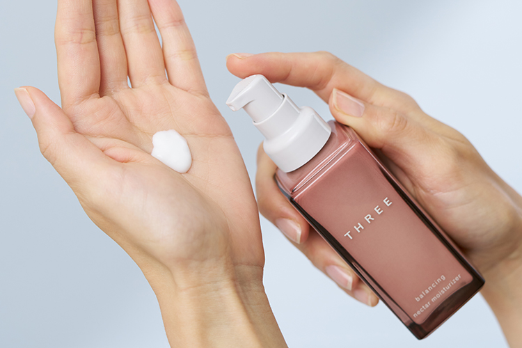 THREE バランシングネクター モイスチャライザー | 乳液 | THREE