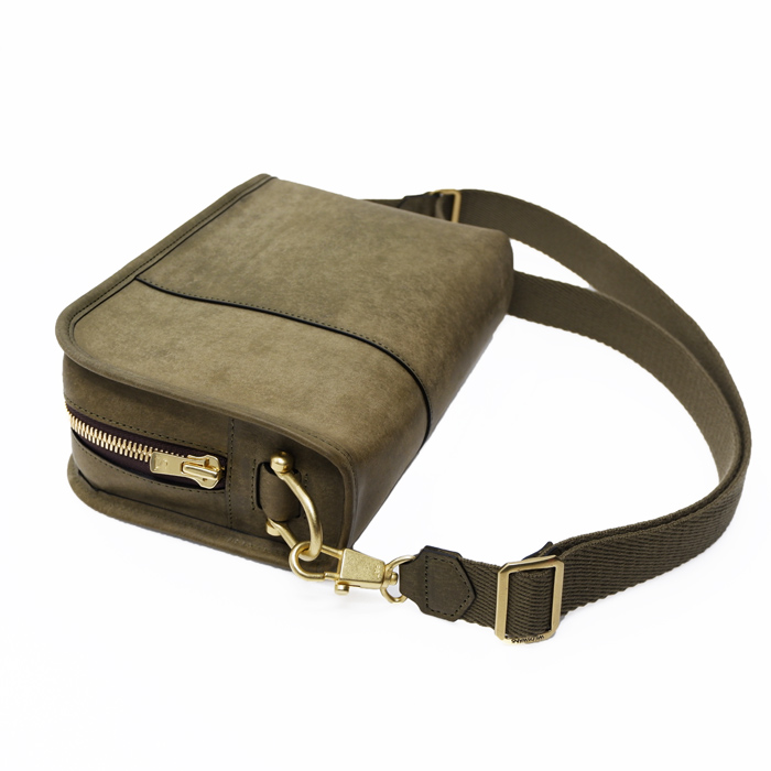 WILD SWANS（ワイルドスワンズ）COLLIER（コリアー）ショルダーバッグ