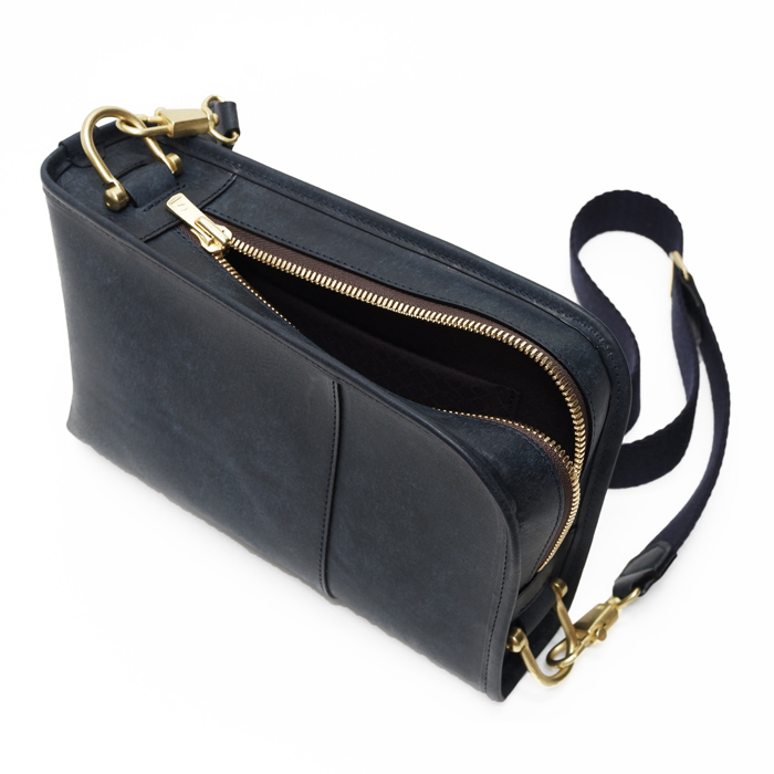 WILD SWANS（ワイルドスワンズ）COLLIER（コリアー）ショルダーバッグ