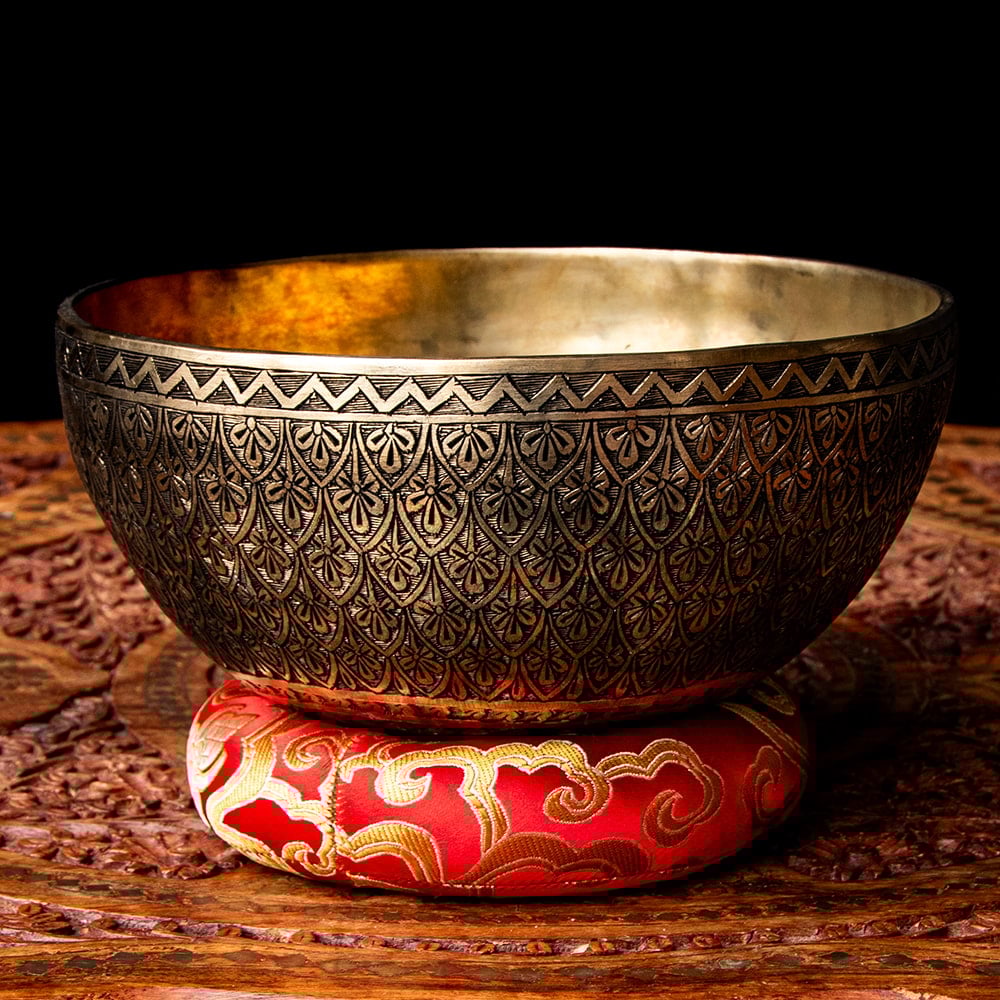 一点物】龍鱗柄 彫琢深彫仕上げ シンギングボウル 直径19cm程度 音階D#