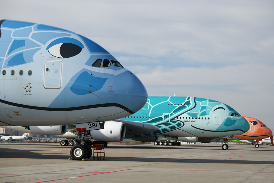 ANAのエアバスA380型機「フライングホヌ」、3機揃えてお披露目