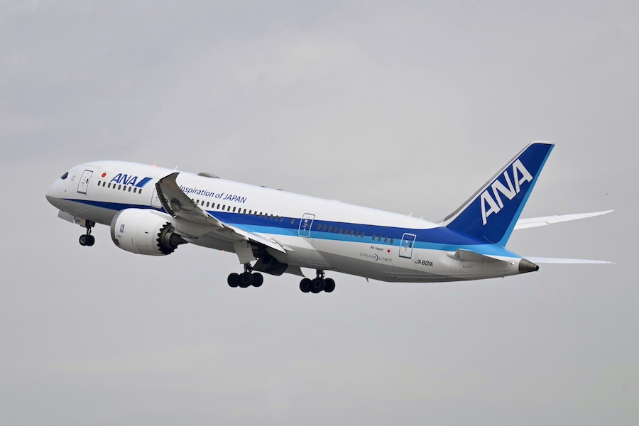 ANA初の787「JA801A」、あす3月1日“トリトンブルー姿”見納め AirJapan