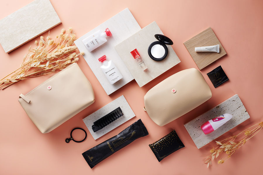 エミレーツ航空、ブルガリとコラボの夏限定アメニティキット提供