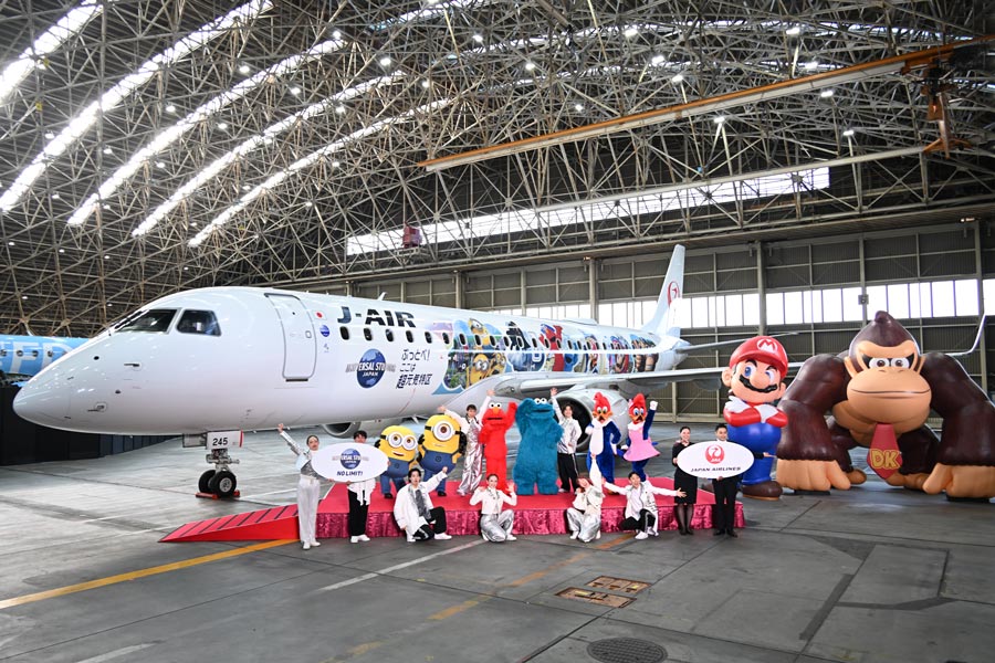 JAL、USJコラボの特別塗装機第4弾をお披露目 ドンキーコング初めて描く