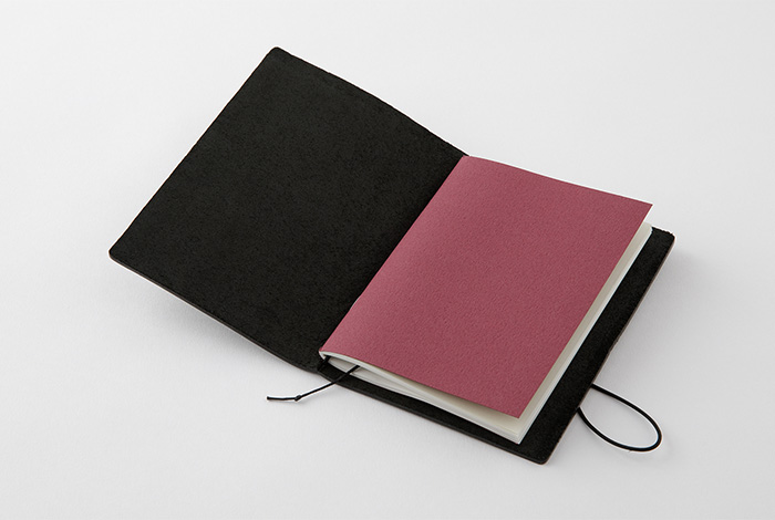TRAVELER'S notebook Passport Size Black / トラベラーズノート