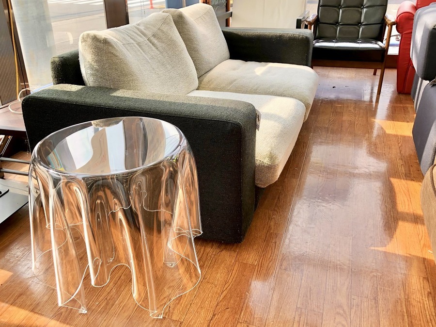 essey(エッセイ)】イリュージョン サイドテーブルが入荷！どうなってる