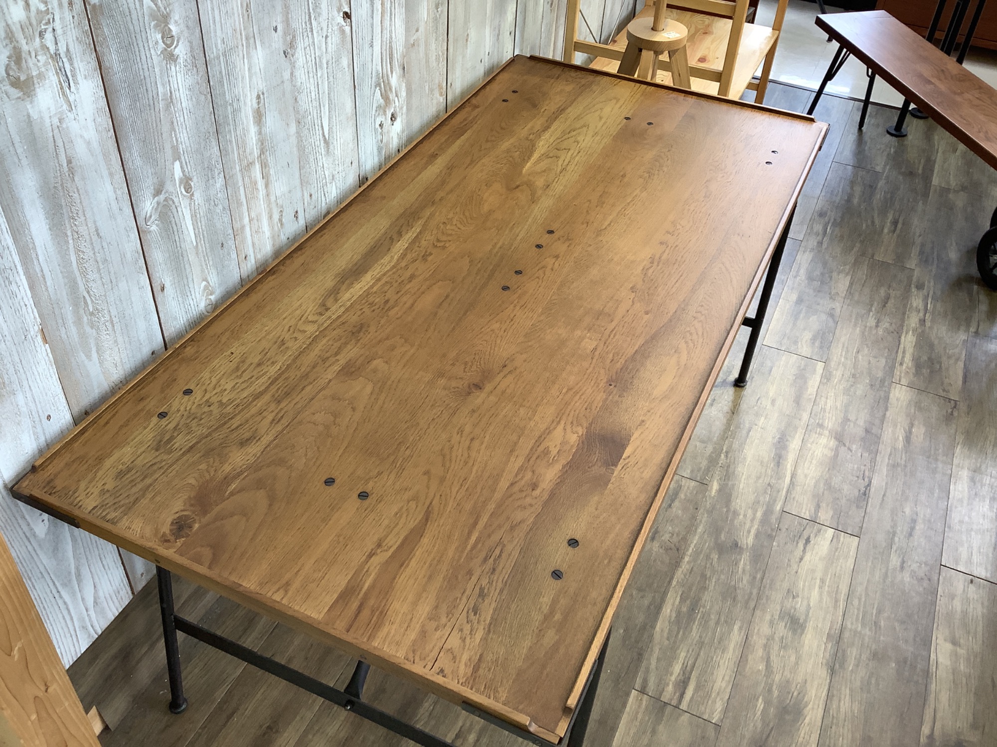 ACME Furniture（アクメファニチャー）】インダストリアルデザインの