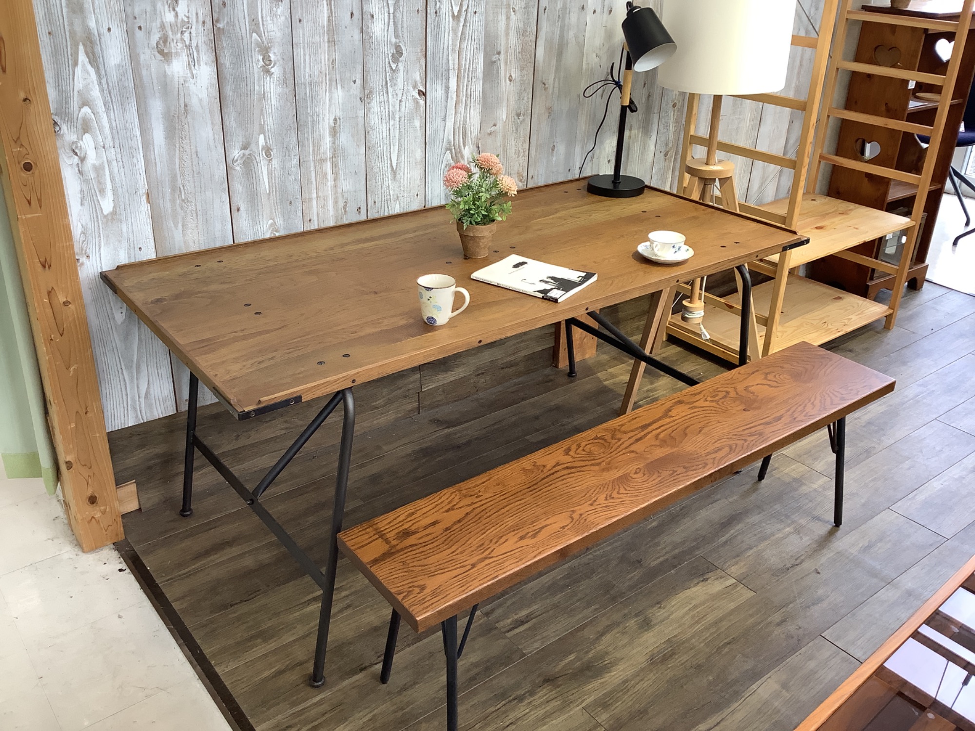 ACME Furniture（アクメファニチャー）】インダストリアルデザインの