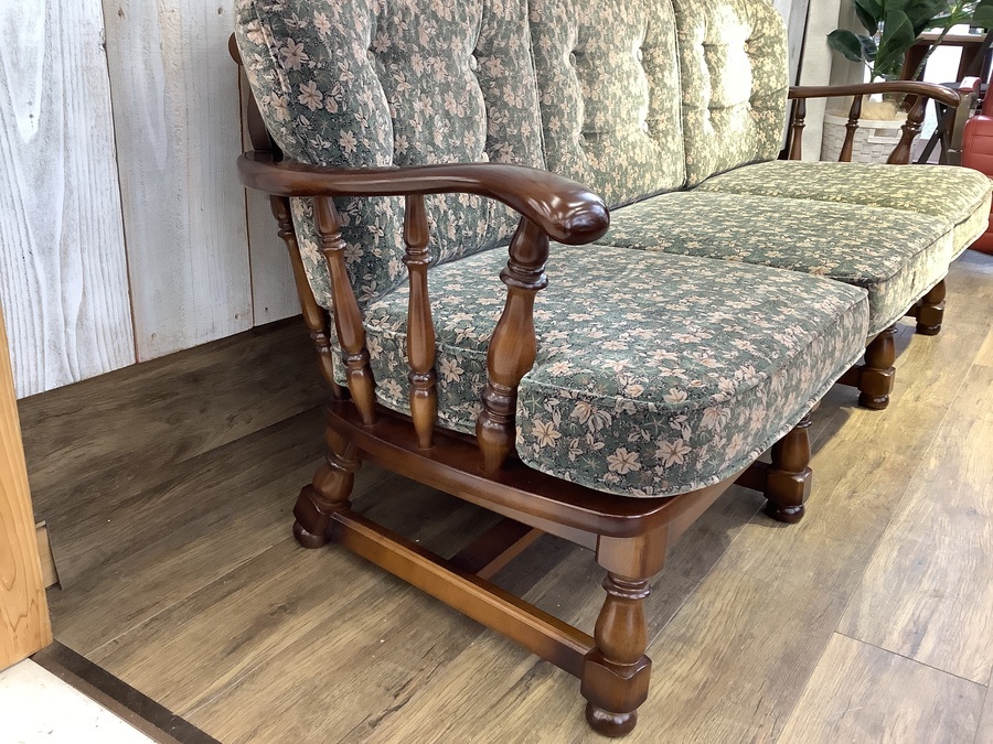 karimoku（カリモク）】昔から変わらないデザイン。コロニアルの3人