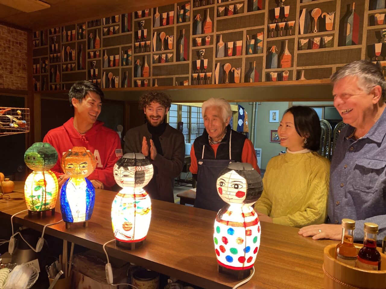 津軽伝統工芸 「津軽こけし灯ろう」絵付け体験 - Time Trip Tsugaru