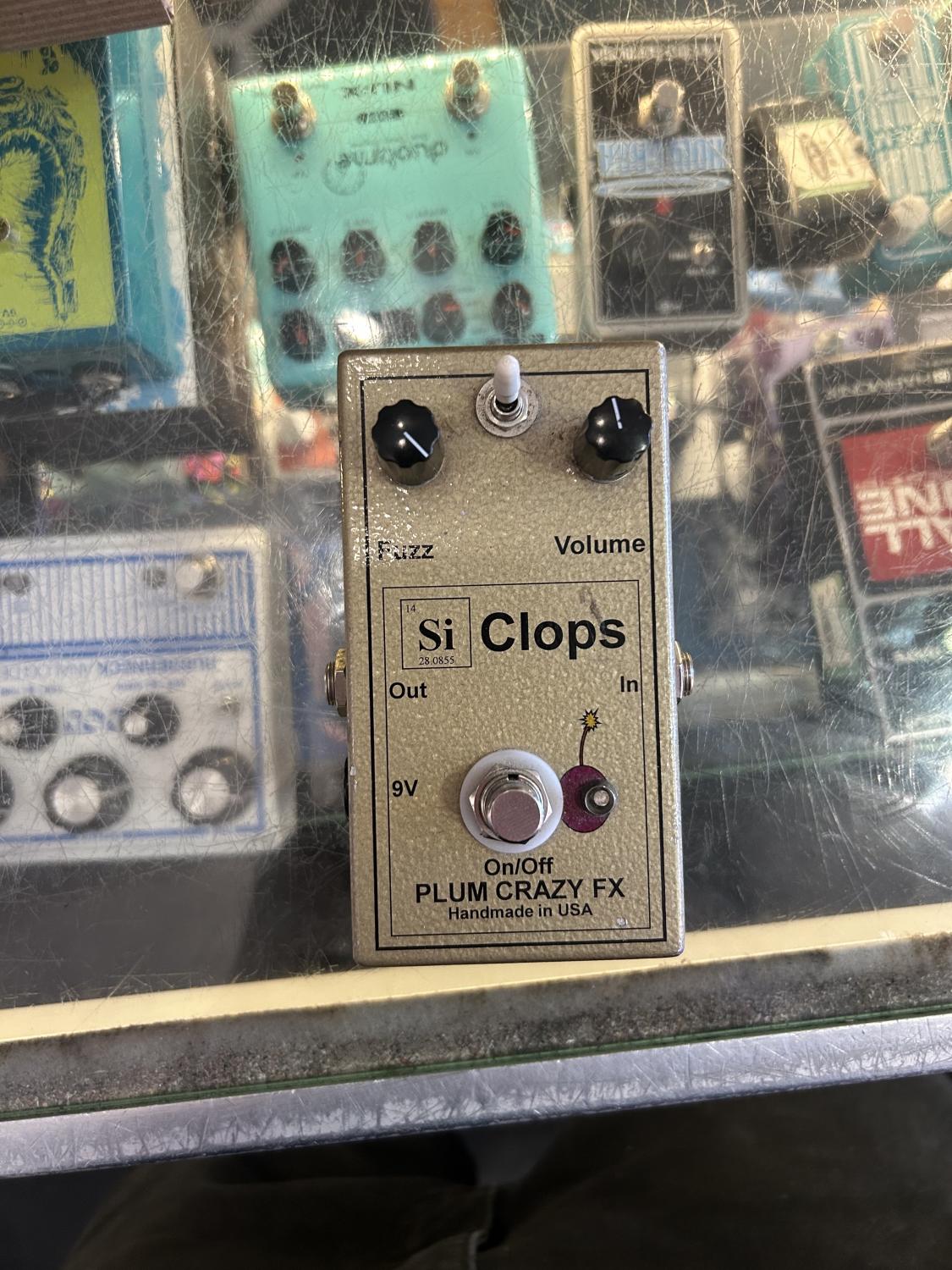 Plum Crazy FX Si Clopse – Twin Town Guitars