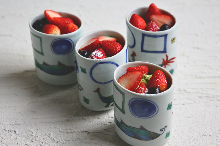 正木春蔵 色絵染附 鳥魚文楕円筒 ｜ 暮らしのうつわ花田 和食器 通販