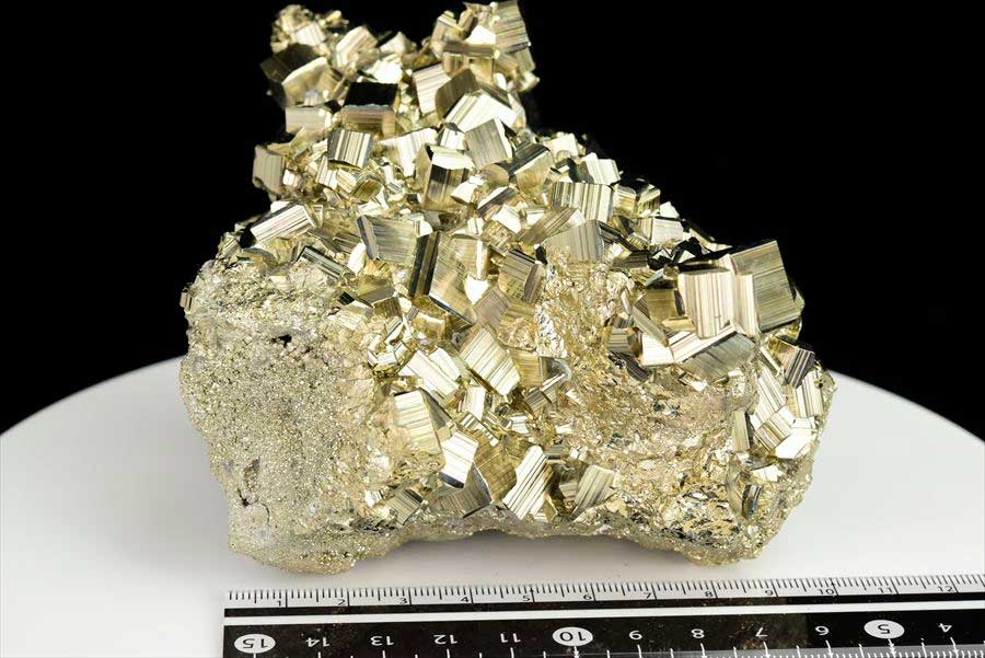 取扱量・品質は業界トップクラス｜パイライト（黄鉄鉱）クラスター原石