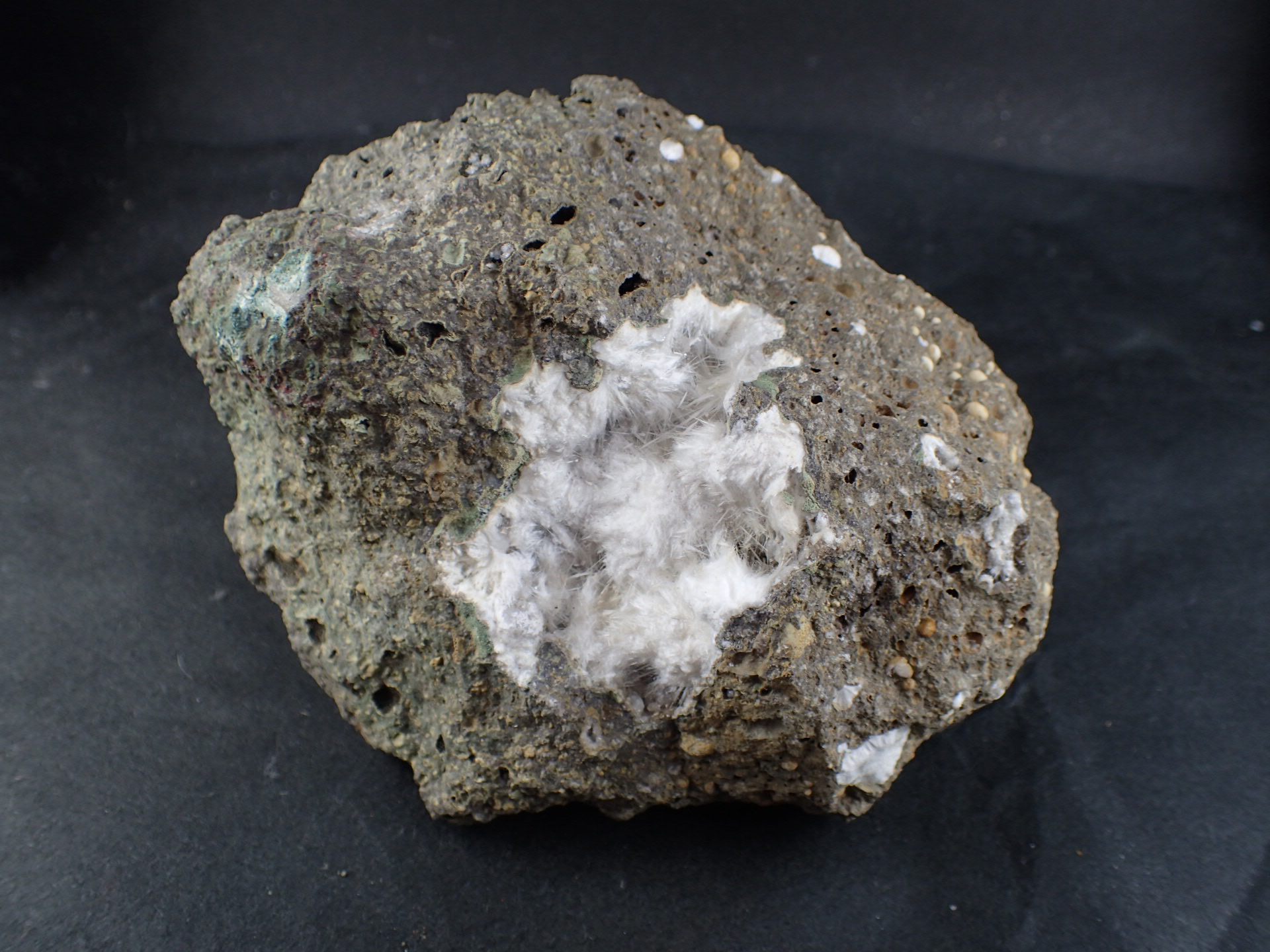 最高品質モルデン沸石(Mordenite) 静岡県賀茂郡河津町菖蒲沢 産 ｜石の