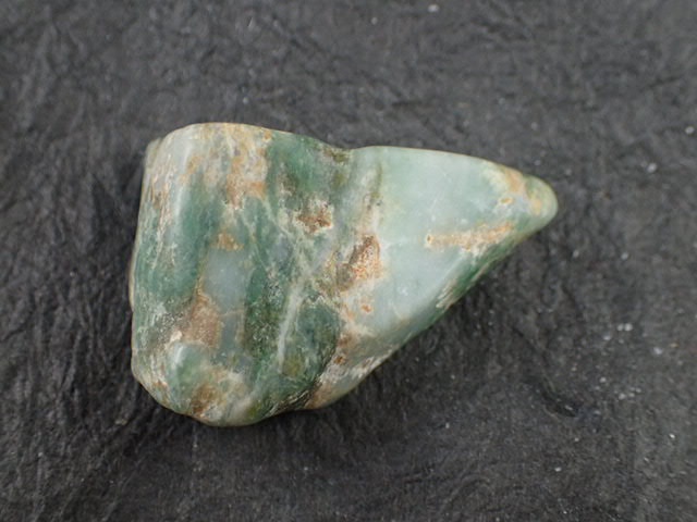 最高品質糸魚川翡翠 新潟県糸魚川市入りコン沢 産 ｜石の販売専門店