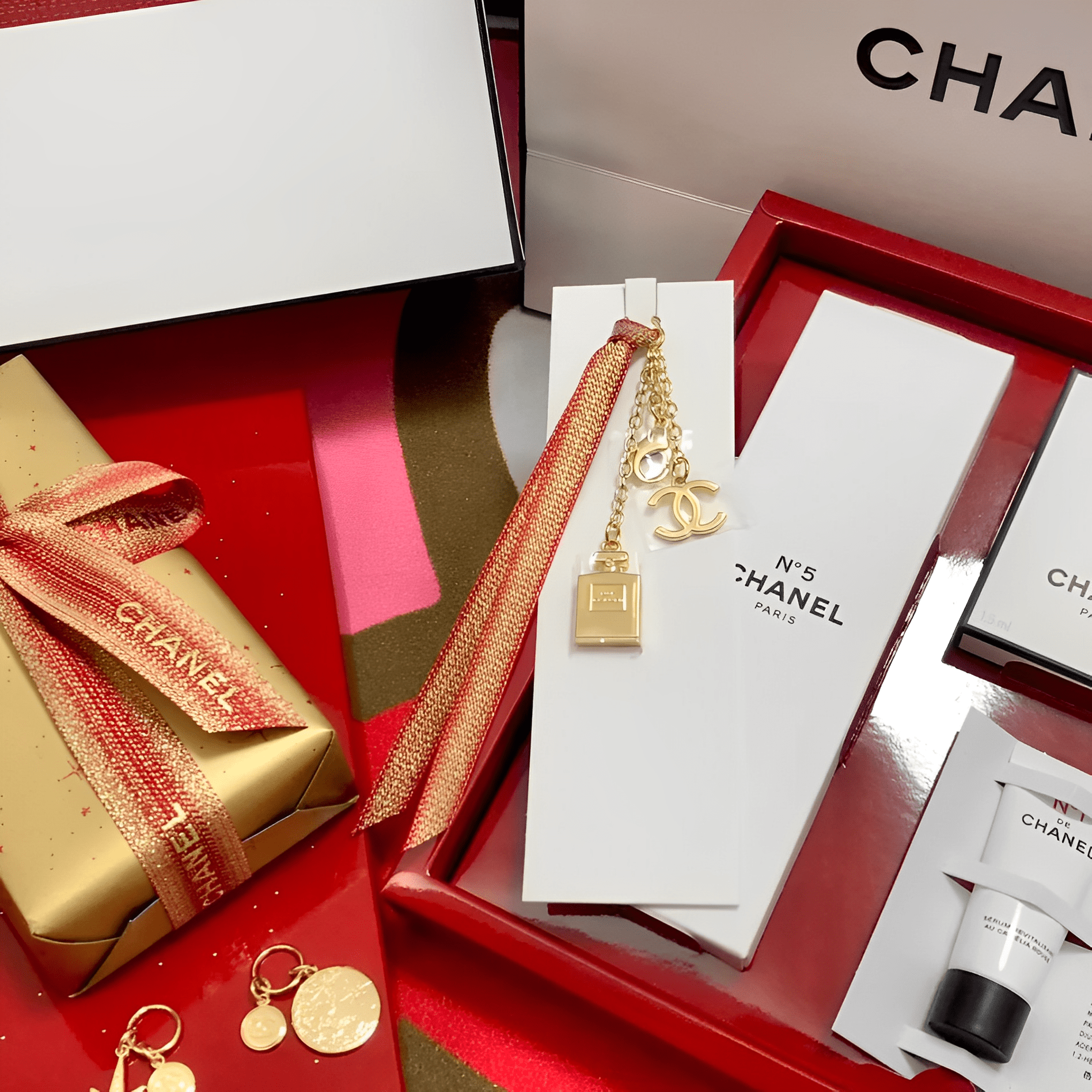 No 5 Keyring Holiday Edition