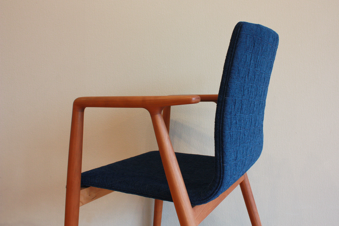 チェア GINA(ジーナ)│高い木工技術、デザイナーと共同での製品開発