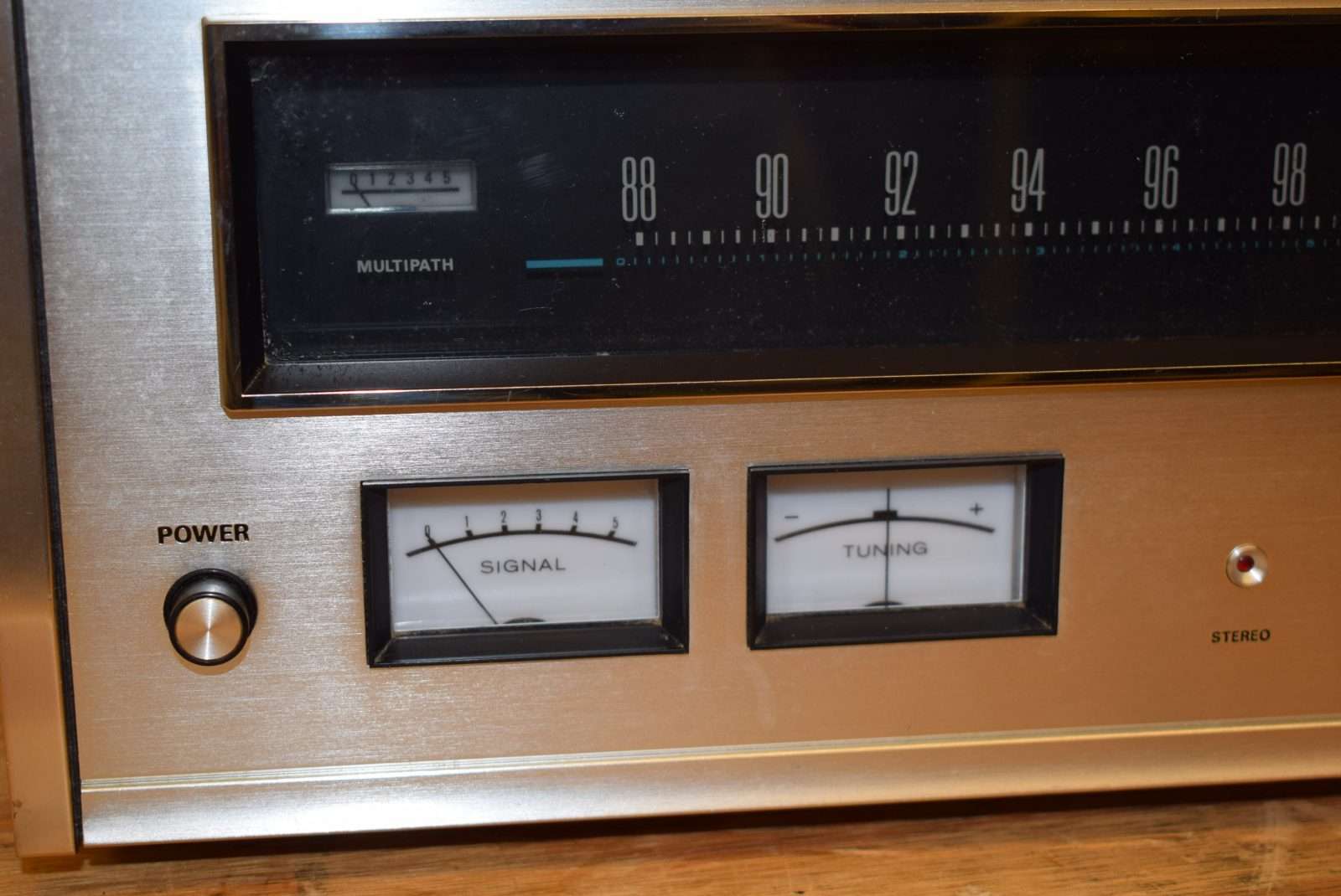 Accuphase Tuner - Model: T-101 | Vintage Audio Exchange