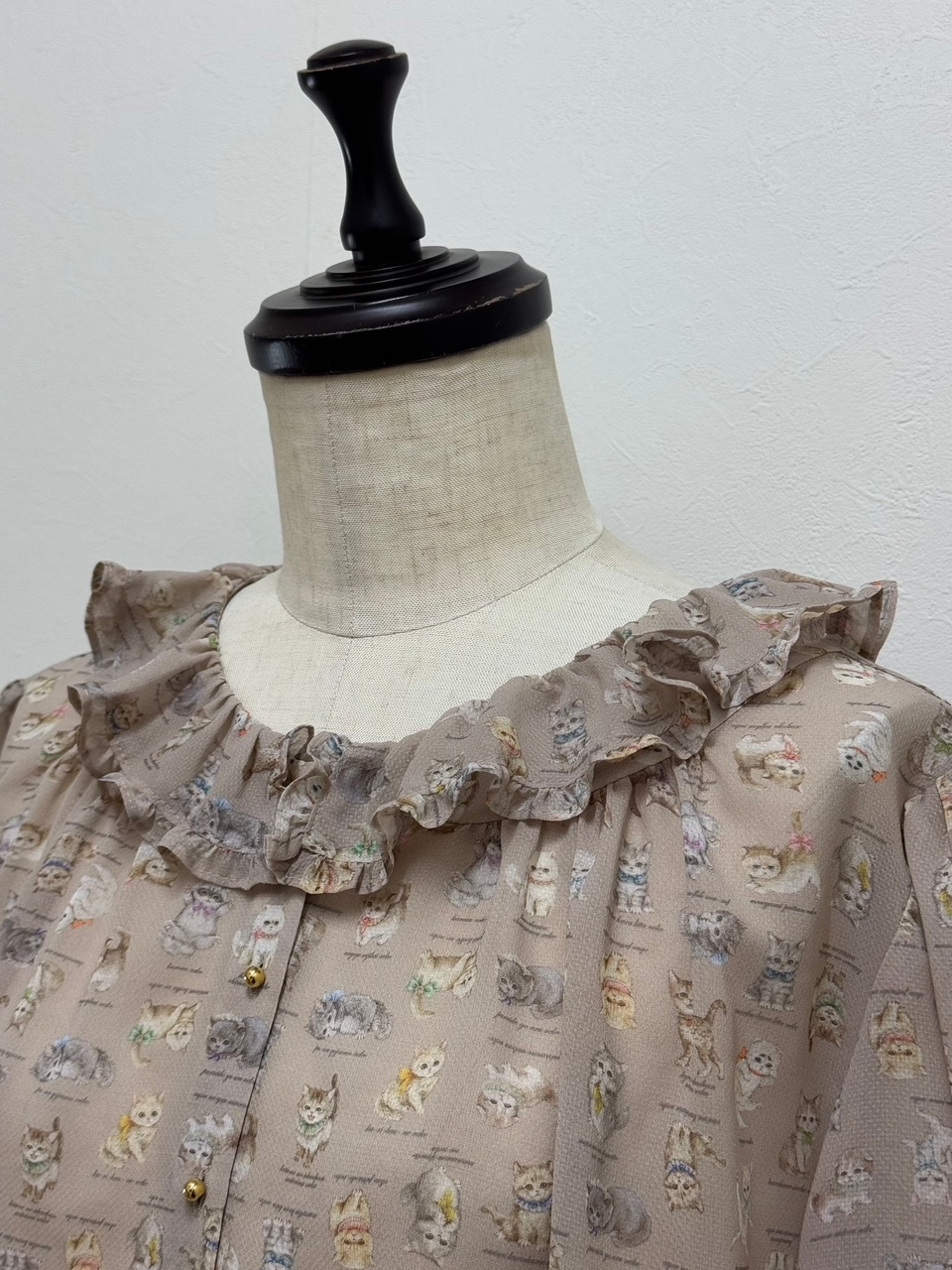 yukiemon（ユキエモン）2025こねこ図鑑ブラウス（3L）5670170 | 陽氣屋