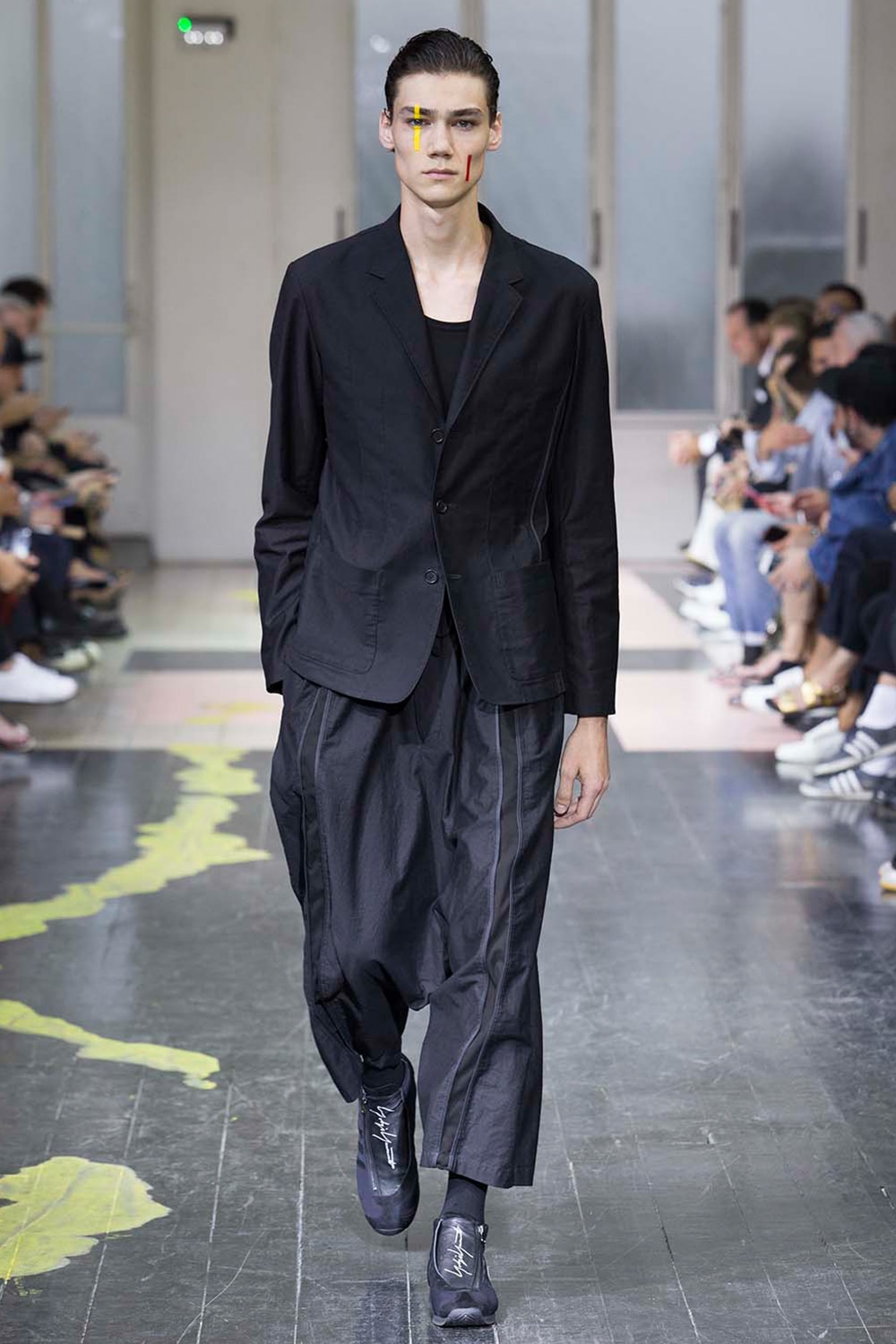 SPRING / SUMMER 2016 | Yohji Yamamoto (ヨウジヤマモト) Official Site