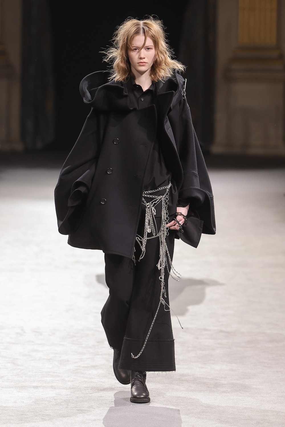 AUTUMN / WINTER 2023-24 | Yohji Yamamoto (ヨウジヤマモト) Official