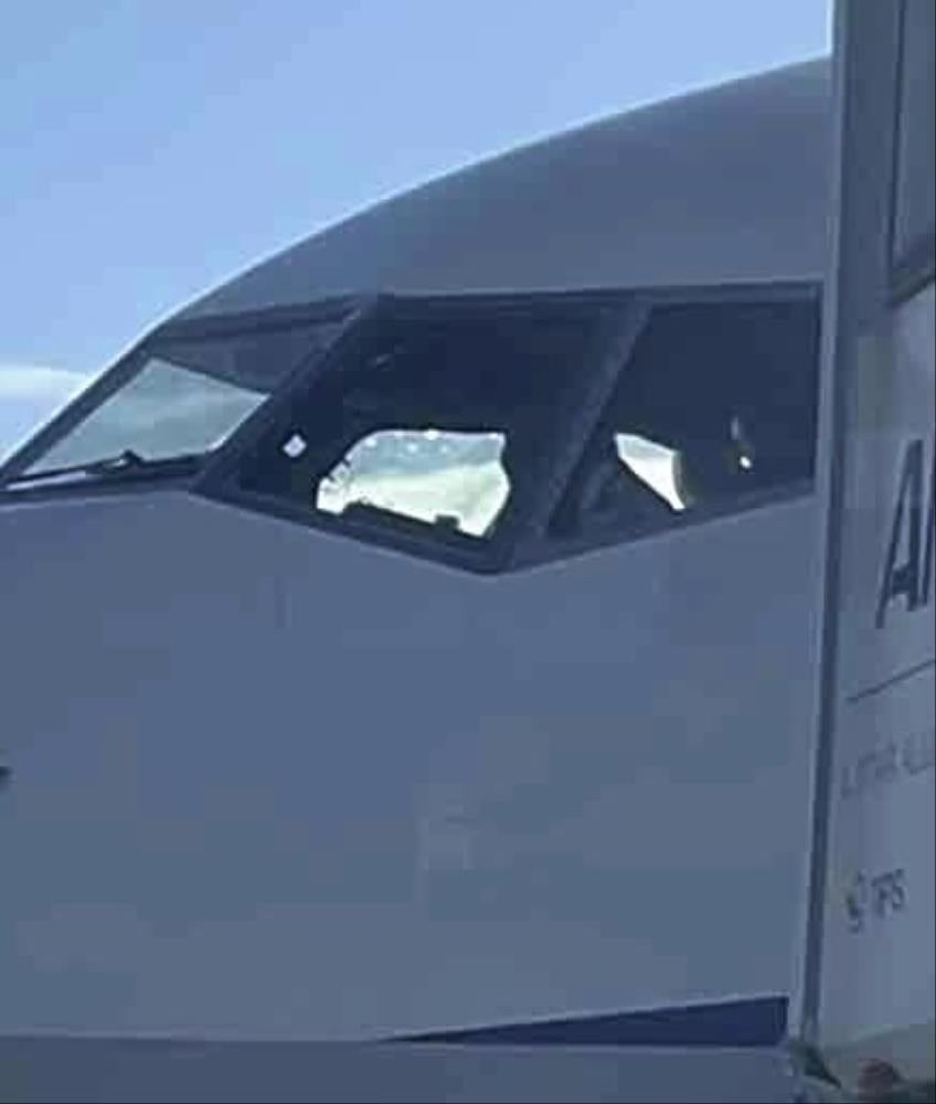 全日空機で操縦席の窓にひび、新千歳空港に引き返す…乗客乗員65人に