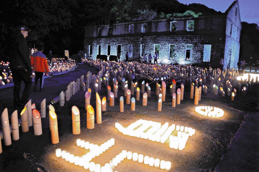 極秘施設だった「川棚魚雷遠距離発射場跡」竹灯籠のあかりで幻想的に