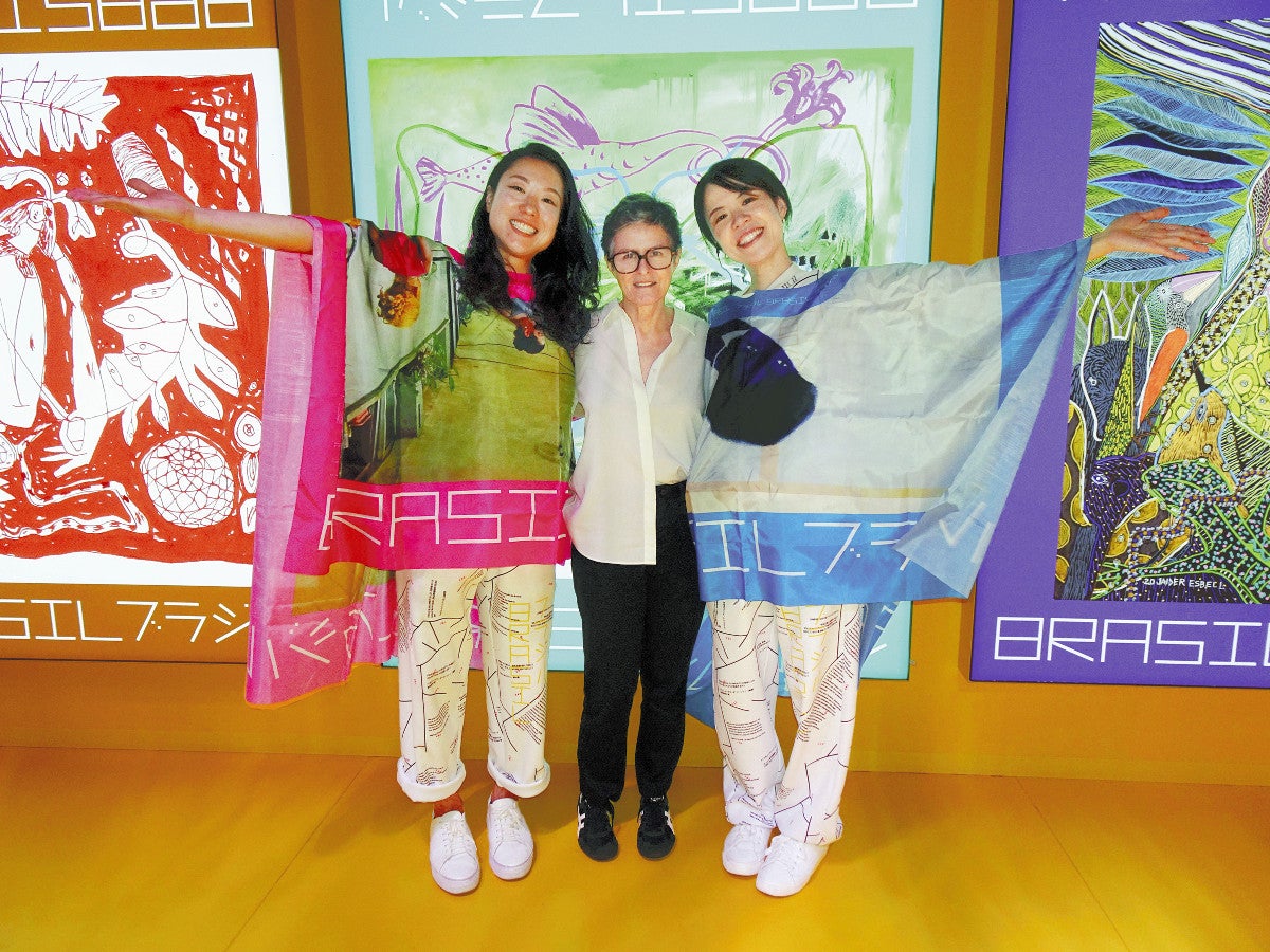大阪万博:万博で人気だったブラジル館のポンチョ、企画した芸術家の