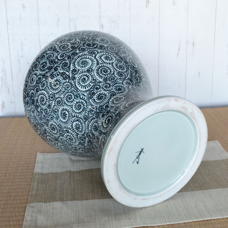 有田焼やきもの市場 | 有田焼 大作 「染付蛸唐草 大花瓶」 真右エ門窯