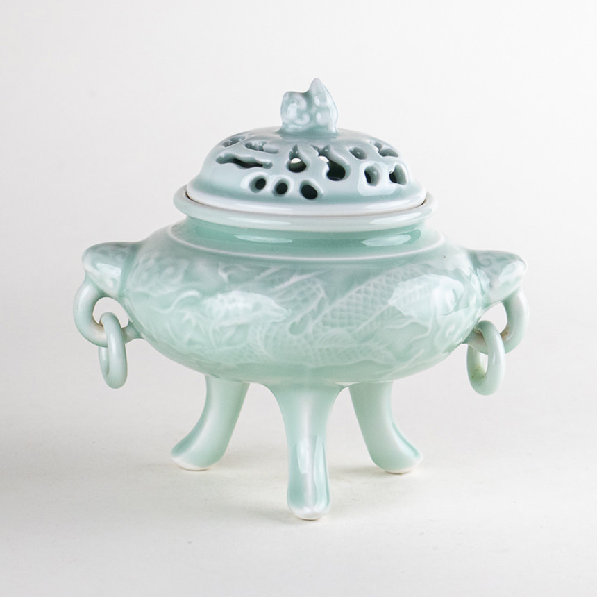 有田焼やきもの市場 | 有田焼 青磁龍彫 三つ足香炉（木箱入） | 美術品