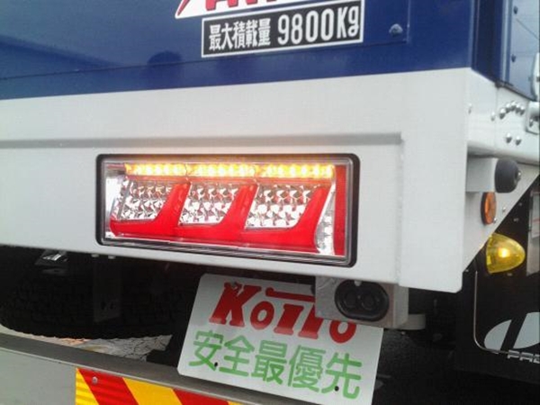 小糸 オールLEDリアコンビネーションランプ シーケンシャル 3連レッド