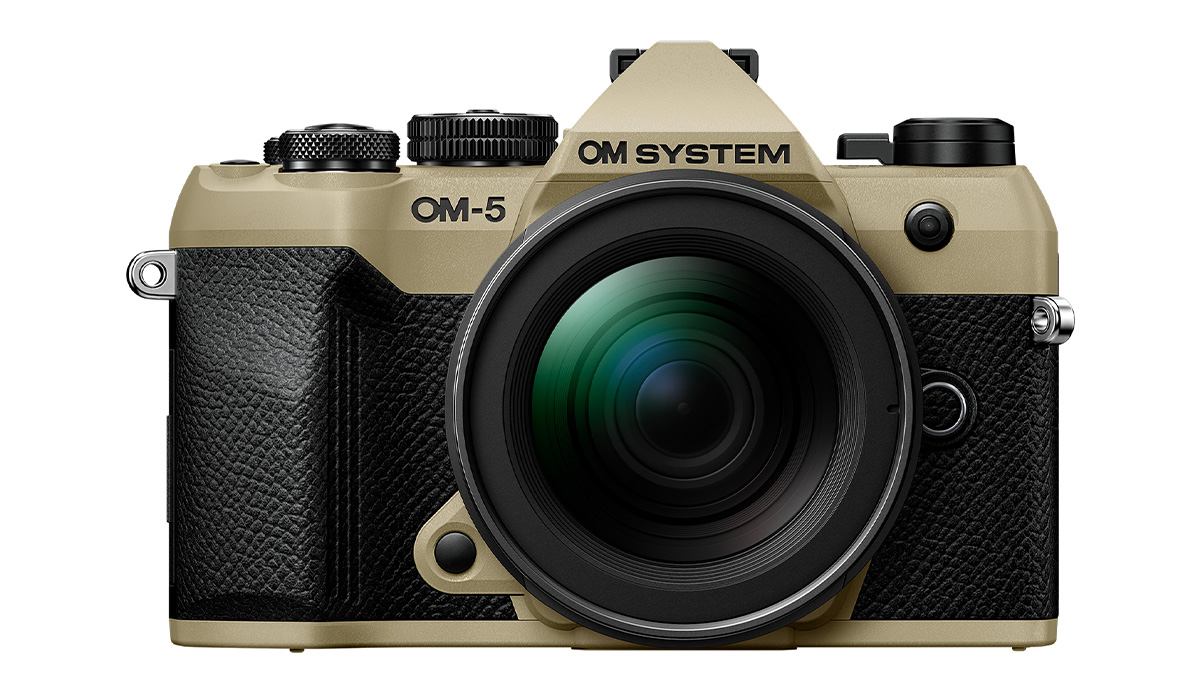 大人気モデル「OM-5」が3年ぶりにリニューアル！ 登山の相棒としても