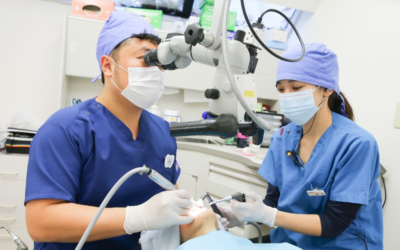 マイクロスコープ治療の4つのメリットとは？ | マイクロスコープ歯科