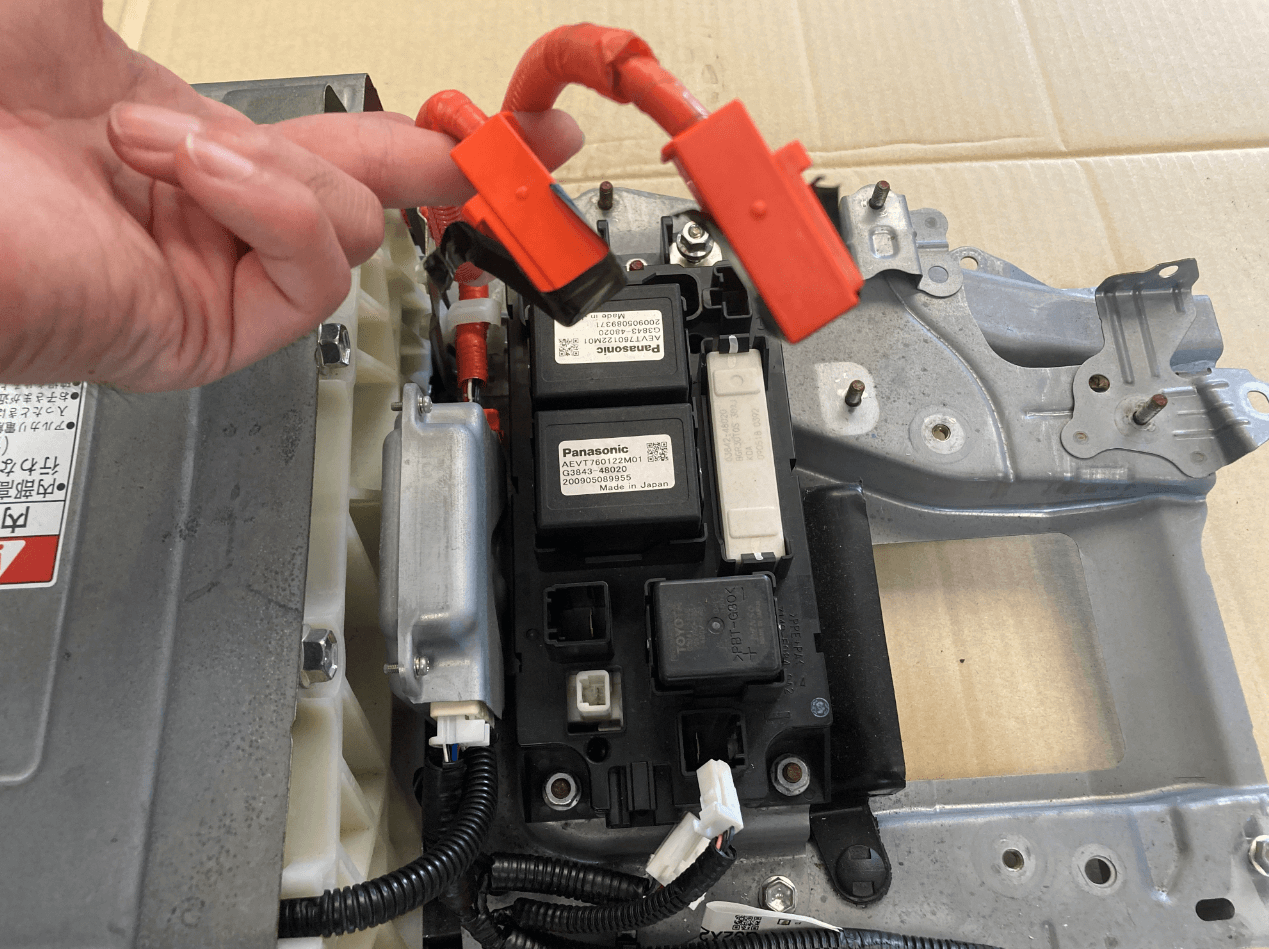 写真付き】30系プリウスのハイブリッドバッテリーの交換方法を解説し