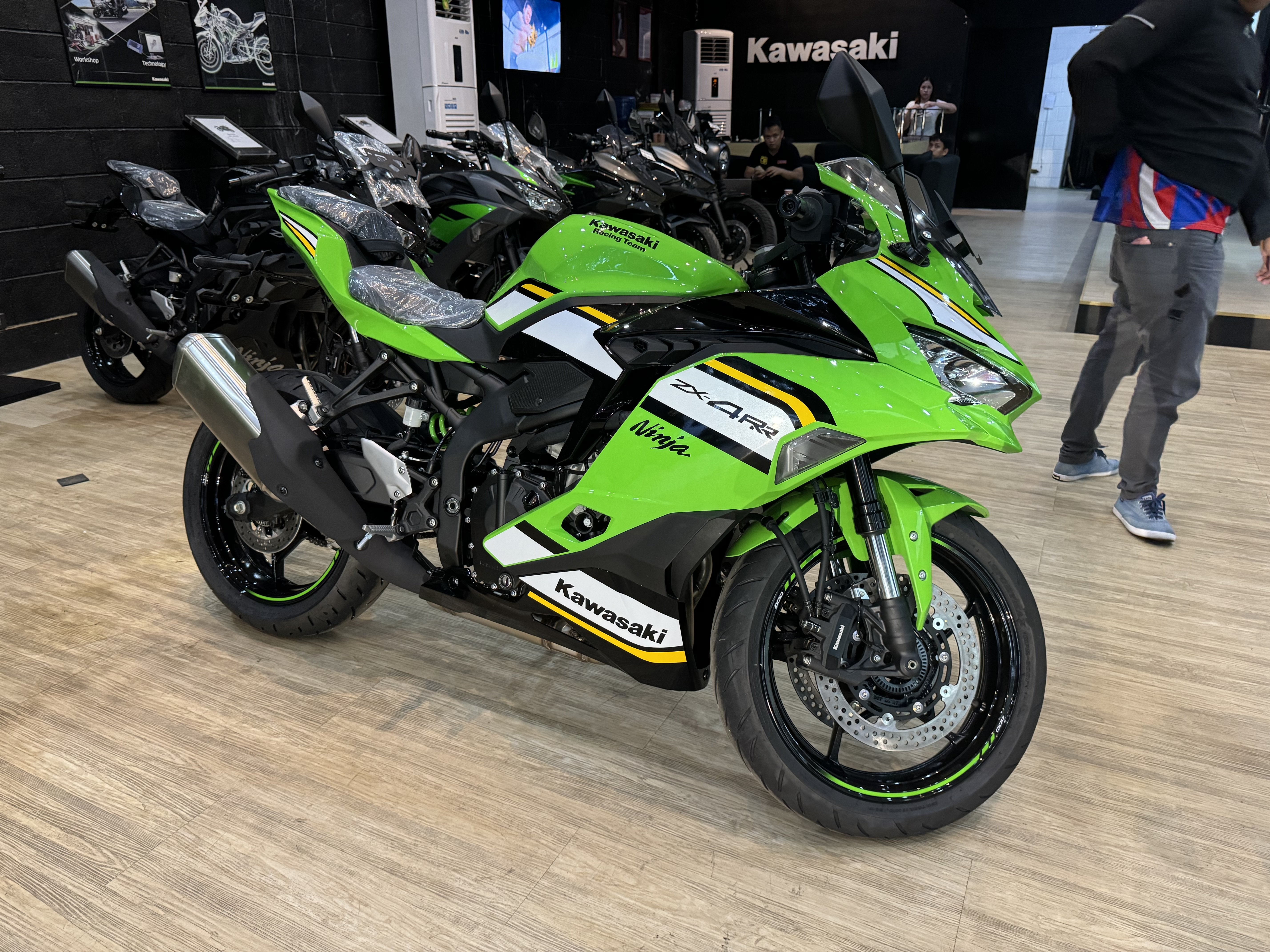 Beginner here. Just got a new ZX-4RR | Kawasaki ZX-4R Forum