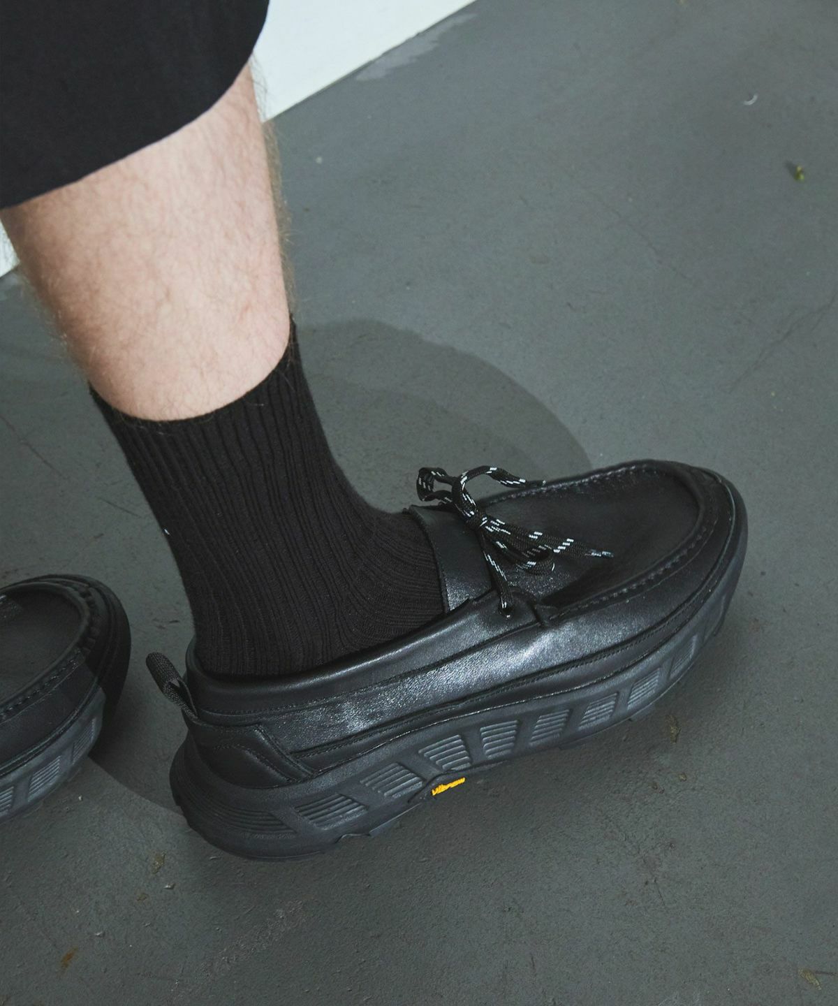 ボリュームVIBRAMソールリアルレザーモカシンスニーカー 42 Vibram