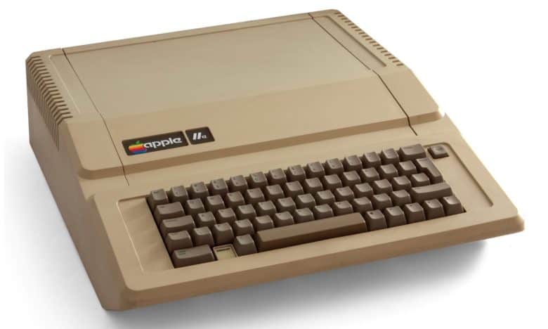 本日のAppleの歴史: 36年前の今日はApple IIeが発売、Apple史上最も